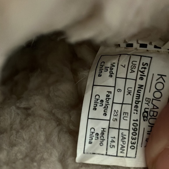 UGGS Koolaburra kids 7 w/dainty bows & row of plush sheepskin peeking from bows. - Picture 10 of 10